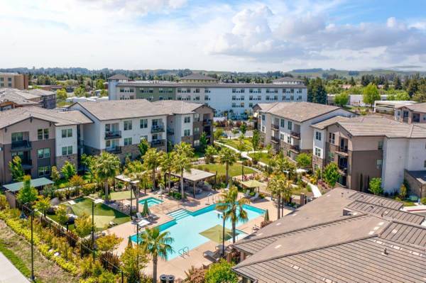$3,663 / 3br - 1348ft2 - Lavadora y secadora de tamaño completo, estaciones de carga para vehículos eléctricos (rohnert pk / cotati)63671991669377123