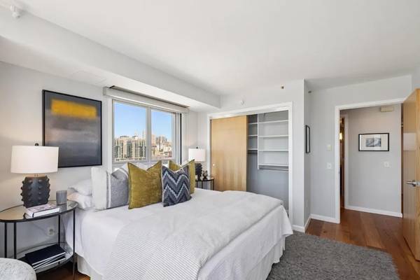 $1,001 / 1br - 680ft2 - Living—1BR/1BA in laundry in unit (Tenderloin)64000756161923120