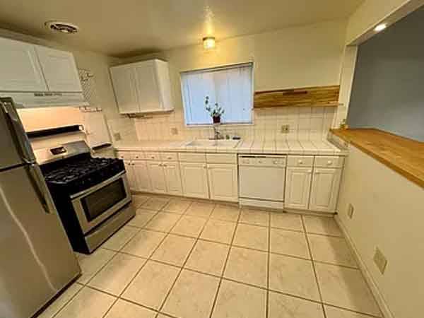 $1,080 / 2br - 800ft2 - **/**This is a fantastic 2 bed , 1 bath house! (Sunnyvale, CA)64023718835713123