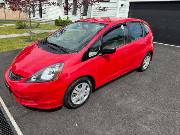 Honda Fit 2011 con 103 mil millas, funciona excelente, precio ajustado para vender, informe Carfax limpio - $5.500 (Ashland)63470891538051121