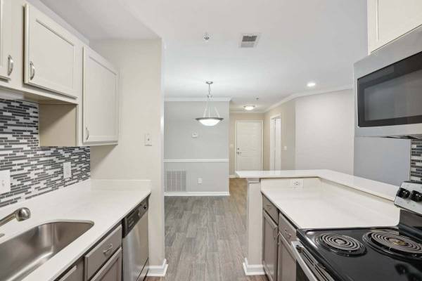 24 Hr Laundry Facility, Pets Welcome, Sundeck 1