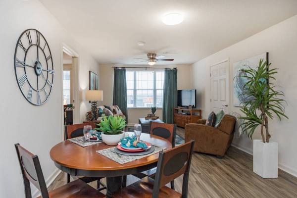 $1,495 / 3br - 1200ft2 - Now Available Classic 3Bed/3Bath Apartment Home (Statesboro)63925464594946122
