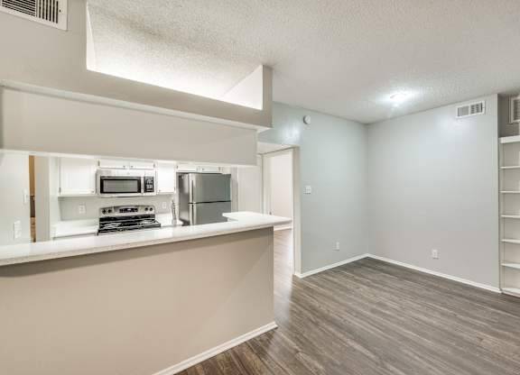 $1,375 / 1br - 748ft2 - 1/BD 1/BA, Refrigerator, Spanish Speaking Staff (1400 Esters Rd, Irving, TX)63796578805635123