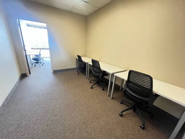 $200 Dedicated Co-Working Desk in Bedford w/ 24/7 Access! (1600 Airport Fwy, Suite 300)63796282356353121