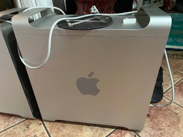 POWER MAC G-5 with MONITOR - $495 (Santee)63436950150145120