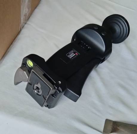 Manfrotto 322RC2 Grip Action Ball Head 1