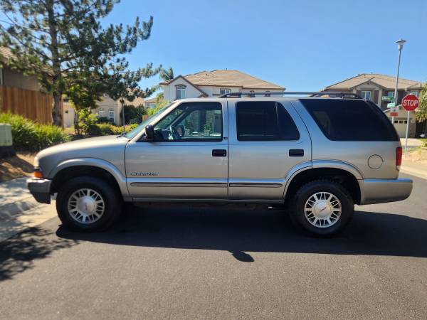 2002 Chevy S10 Blazer 4x4 170k clean title just smoged Cold A/C - $2,200 (Elk Grove)63616906522883121