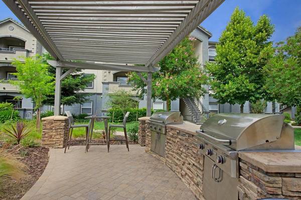 $2,580 / 2br - 1240ft2 - Controlled Access/Gated, Relaxing Hot Tub, Wi-Fi Lounge with Printer (Pocket-Greenhaven Sacramento)63900309521666122