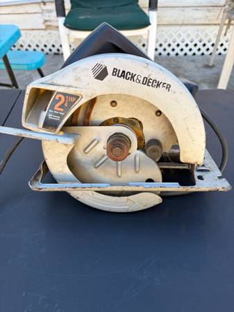 Black & Decker 7¼" Corded Circular Saw 1