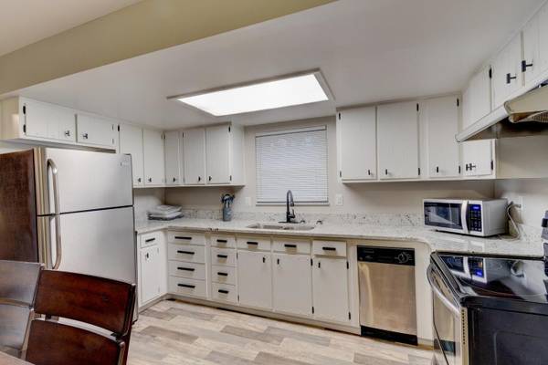 Charming Home offered private room with shared bathroom for rent **** 1