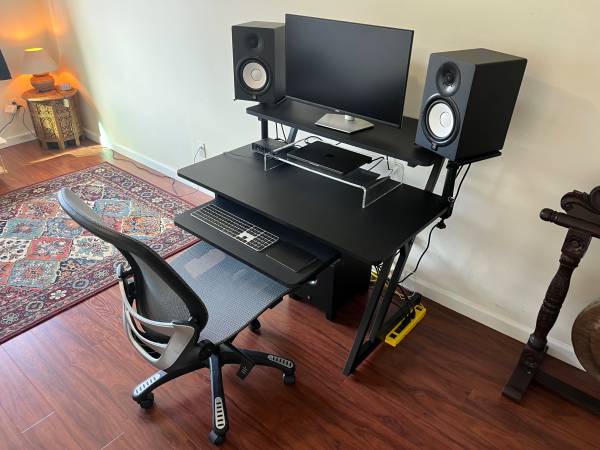 On-Stage WS7500 Workstation Desk 1