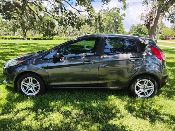 PERFECT DAILY DRIVER*LIKE NEW*NEEDS NOTHING*LOW MILES*COLD AIR* CLEAN - $4,950 (LARGO)63443850245251121