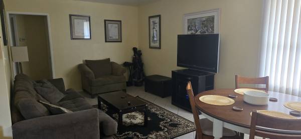 $995 / 3br - All INCLUSIVE ROOM, RIGHT OFF TREASURE ISLAND, Hi Speed Wifi/ W/D /BBQ / Yard. (Saint Petersburg)63976135602051124