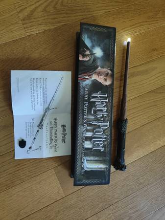 Harry Potter's Wand with Illuminating Tip 1