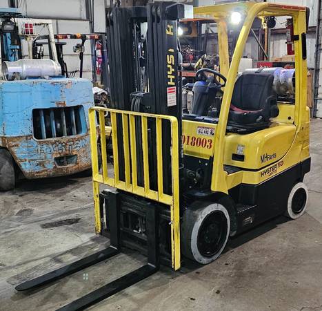 Nice 2018 Hyster forklift w/ 5000 lb capacity, 4 way and sideshift 1