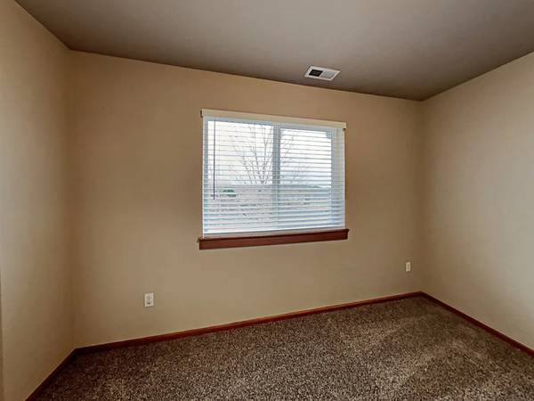 $2,400 / 4br - 3045ft2 - Casa en Puyallup 4 habitaciones 2.75 baños (Puyallup)63852481788931124