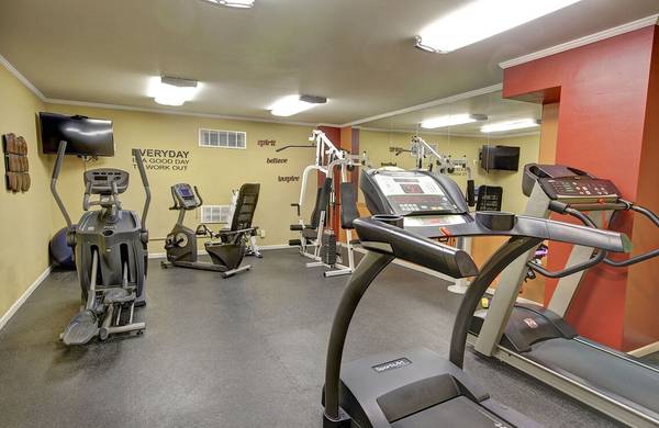 $1,900 / 3br - 1700ft2 - Stunning Lake Views from Every Room!! (Lakewood)63860364395393121