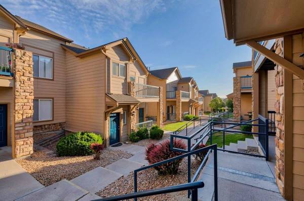 $1,483 / 3br - 1279ft2 - Pool, Garage, Carport (1040 Highland Vista Ave, Castle Rock, CO)63973356083587123