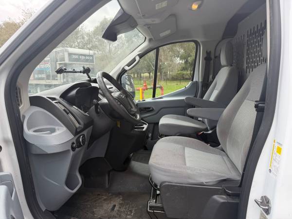 2018 Ford TRANSIT 150 - Photo 10
