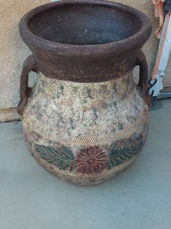 2 macetas grandes de terracota - $50 (Beaumont)62944146262787122
