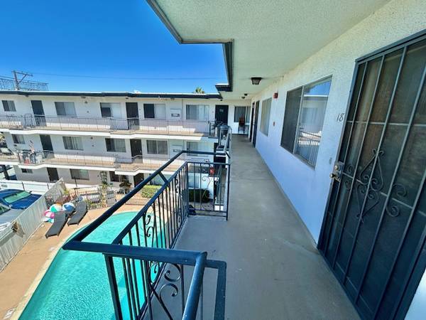 $2,550 / 1br - 650ft2 - Full Remodel! BIG Top Floor 1b/1b, Parking, Pool! (1550 Goldfield #18) (Bay Park)63933380293251121