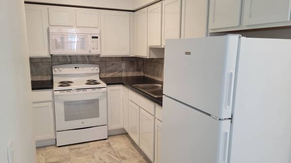 $925 / 2br - Recently remodeled apartment for rent 2 BD/1BA 700sqft (Lansing)63620274962307122