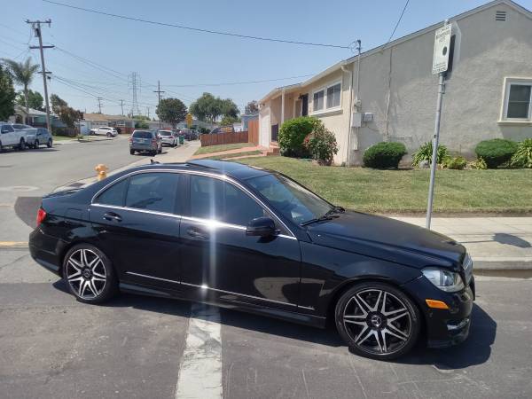 2013 Mercedes Benz C250 Negro sobre Negro Edición Deportiva. ¡Imperdible! Pasó la prueba de emisiones - $6,300 (hayward / castro valley)63624062907777122