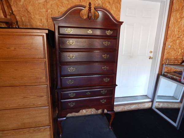 Queen Anne Highboy Dresser (7 Drawer) 1