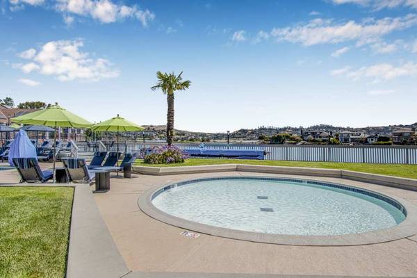 $4,010 / 1br - 832ft2 - High-Speed Internet Access, Garages, Tennis Courts (mill valley)63658079435523120