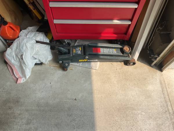 Reduced-floor jack 1