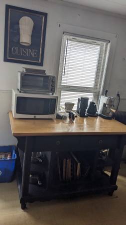 $1,000 / 3br - 1100ft2 - Room available November 1st near Ball Square (Medford)63856552733057124
