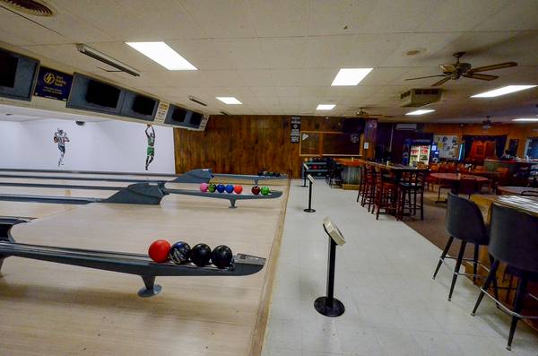 $350,000 / 12000 pies cuadrados - ¡Lotes número 1 para diversión en P-Town Jet Lanes en venta! (Presho)63381331011843123