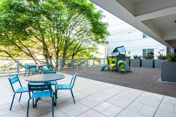 $1,875 / 3br - 1008ft2 - Demonstration Kitchen, Dishwasher, Large Closets, Laundry Facilities (University District)63934418870786122