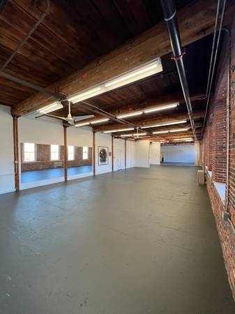 $1,800 / 1200ft2 - Shipping / Production Space Near Dover (LM208) (Rollinsford, NH)63931790423043122