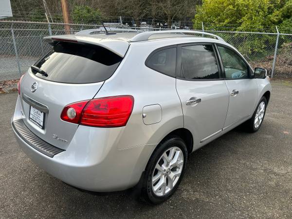 2012 Nissan Rogue SL AWD --Local Trade, Leather, Sunroof, Affordable-- - $8,995 (kirkland)63613954618113124