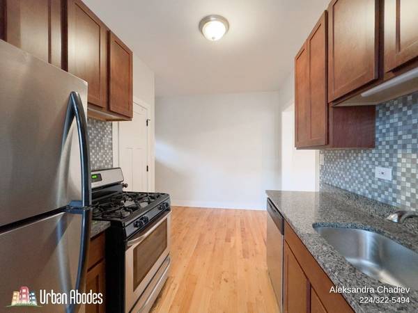 $2,250 / 2br - 800ft2 - Sensational 2 Bedroom, 1 Bath in Evanston, Available: Now (Evanston)63899122887043124