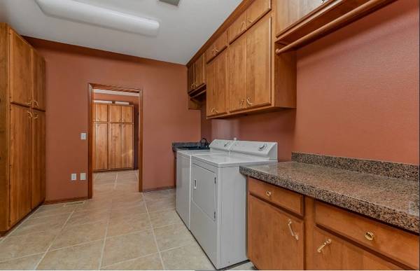 $2,200,000 / 7br - 7894ft2 - Camas Autumn Hills Estate: 5 Acres, River Views, 7 Beds (Camas)64297998167939124