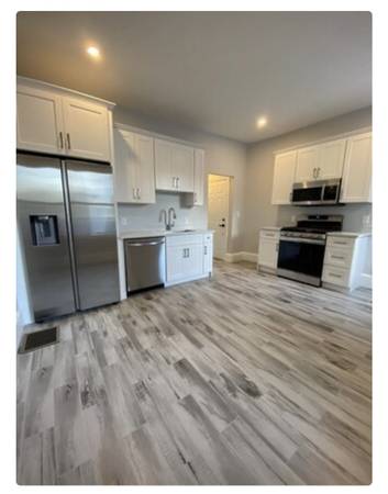 $1,000 / 3br - Adams Village: Available Oct 1 One room in a 3 bedroom (Adams Village)63839292342529120