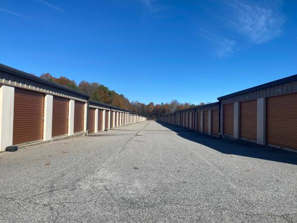 $185 / 300ft2 - 10x30 Self Storage Unit with 2 Doors $185 month (Greenville)63783834223747122