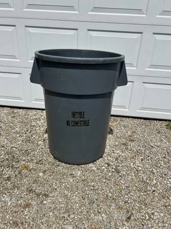 Garbage can 1