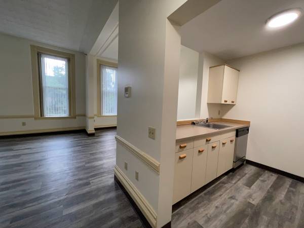 $1,613 / 1br - 820ft2 - Opera Block Living-  1 BR with Large Floor Plan! (30 Hanover St,  The Opera Block- Manchester)63656294609793124