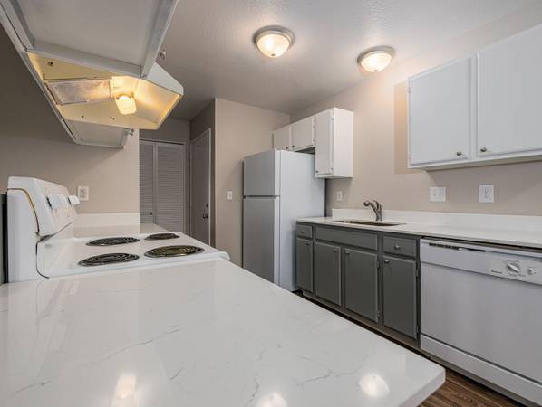 $1,350 / 2br - 800ft2 - 2 Bed, Pet Friendly, 24/7 Maintenance (805 NE Kane Dr, Gresham, OR)63914971087618124
