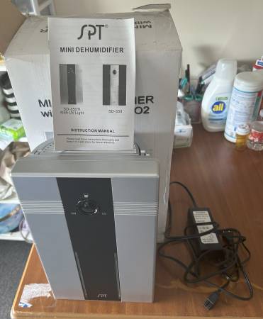 Mini dehumidifier 1
