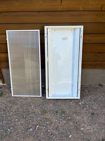 4- 2’x 4’ 120 volt 6 lamp fluorescent light fixtures 1