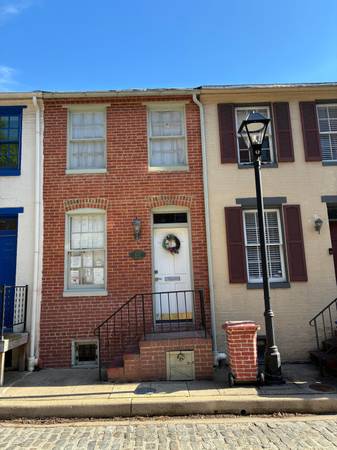 Townhouse 2/2 - 641 Dover St - $235,000 1
