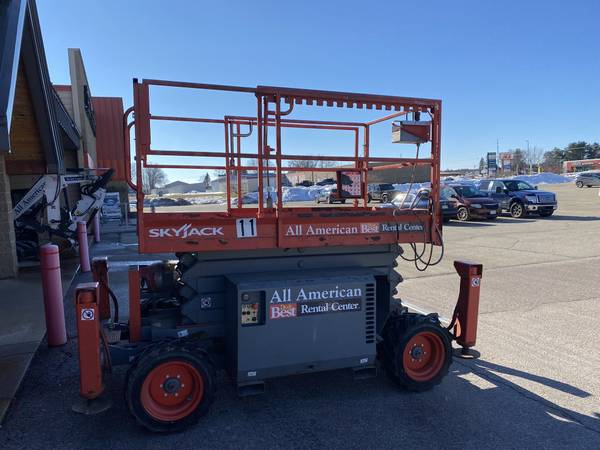 Rough Terrain Scissors Lift 1