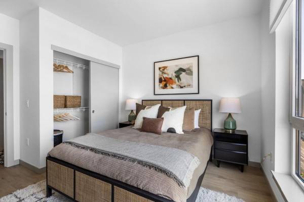 $5,096 / 2br - 1089ft2 - Pet Wash & Care Facilities, In-home full-sized washer and dryer, Views (Vancouver)64038882645249124