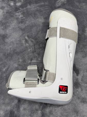 BREG Adult Medium Walking Boot With Pump In Good Shape! 1