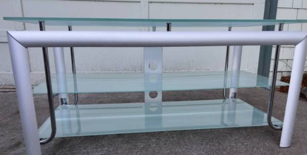 Maximglass entertainment stand 1