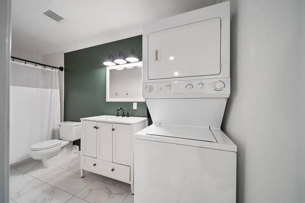 $1,670 / 1br - 717ft2 - ¡Bienvenido a 120 Fisherville Road! (Concord)63656178018945121